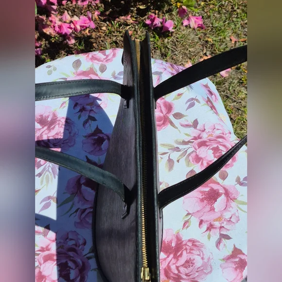 LOUIS VUITTON SAINT JACQUES Textured TOTE - Picture 16 of 16